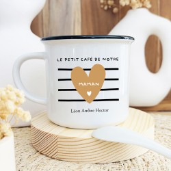 Tasse Céramique Personnalisable – Le Petit Café de Notre Maman – Motif Marinière & Cœur Caramel