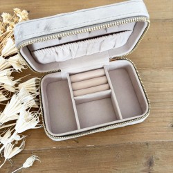 Boîte à bijoux en velours gris personnalisable pour femme – Cadeau chic et tendre
