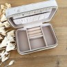 Boîte à bijoux en velours gris personnalisable pour femme – Cadeau chic et tendre