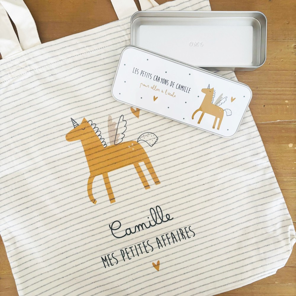 Détails plumier en métal personnalisable motif licorne - Sweet Chic Accessoires