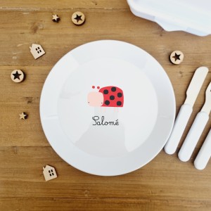 Assiette polymère enfant sans BPA illustrée et personnalisée motif coccinelle - Sweet Chic Accessoires